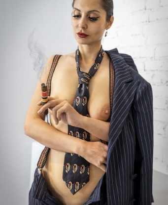 Сексуальная брюнетка готова раскрепоститься с тобой в постели. Умелые руки и стройное тело помогут тебе расслабиться и забыть обо всех заботах. Приходи, не пожалеешь! 1933, 40 лет