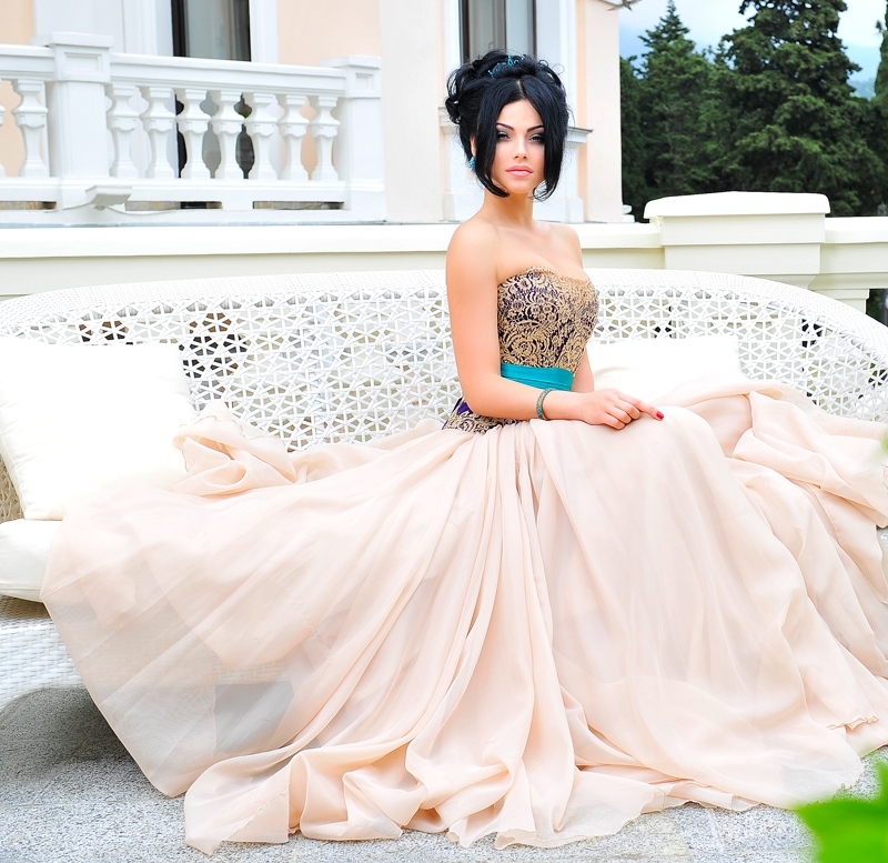 Доверься мне, и я окуну тебя в мир наслаждения и блаженства. Я опытная в искусстве соблазна и умею удовлетворять даже самые скрытые фантазии. У меня множество возможностей, чтобы сделать твои мечты реальностью. В Москве я создам атмосферу роскоши и комфорта, чтобы ты мог расслабиться и наслаждаться нашей встречей. На моих фото я выгляжу еще лучше, чем в реальной жизни, и мои отзывы говорят сами за себя. 🌟 Не откладывай на потом - позвони мне прямо сейчас и дай мне возможность позаботиться о тебе! 💋 21594, 20 лет